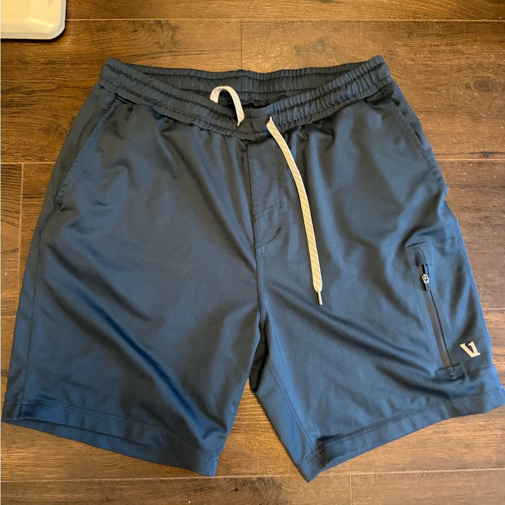 Men’s Vuori shorts blue sz M